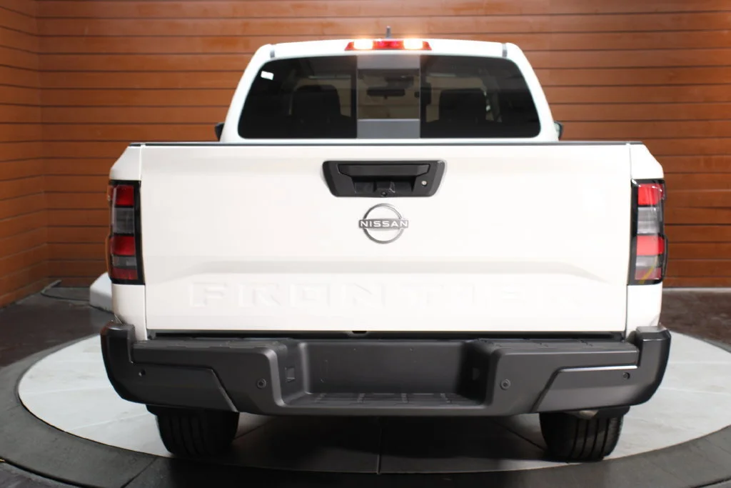 New 2027 Glacier White Nissan King Cab® S image 2