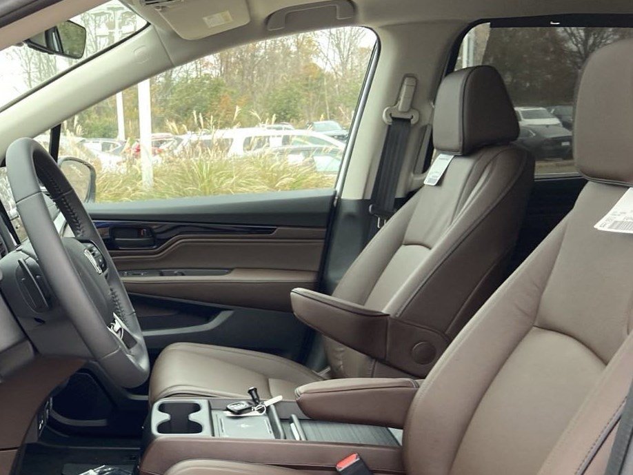 New 2026 Platinum White Pearl Honda Touring image 30