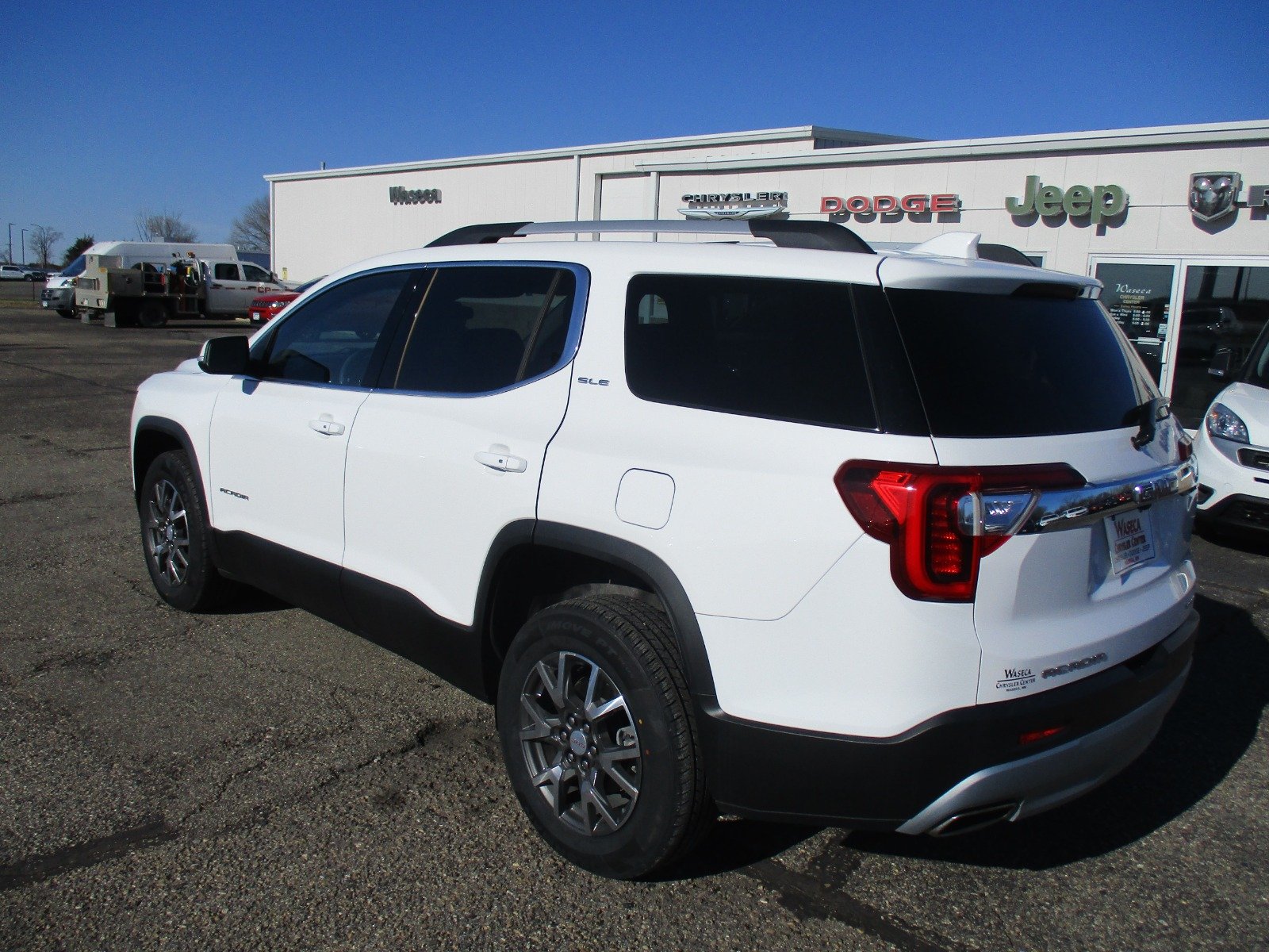 Used 2023 WHITE Gmc Sle image 4