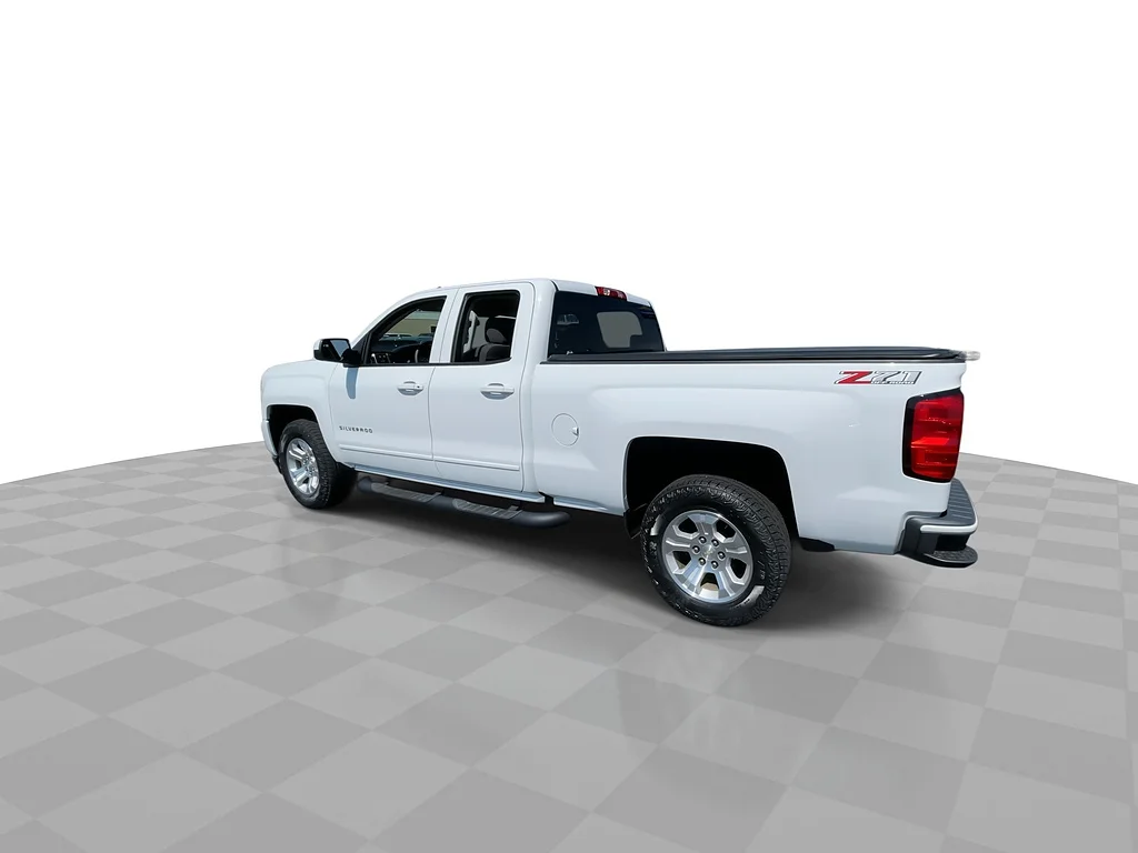 Used 2019 Summit White Chevrolet LT image 7