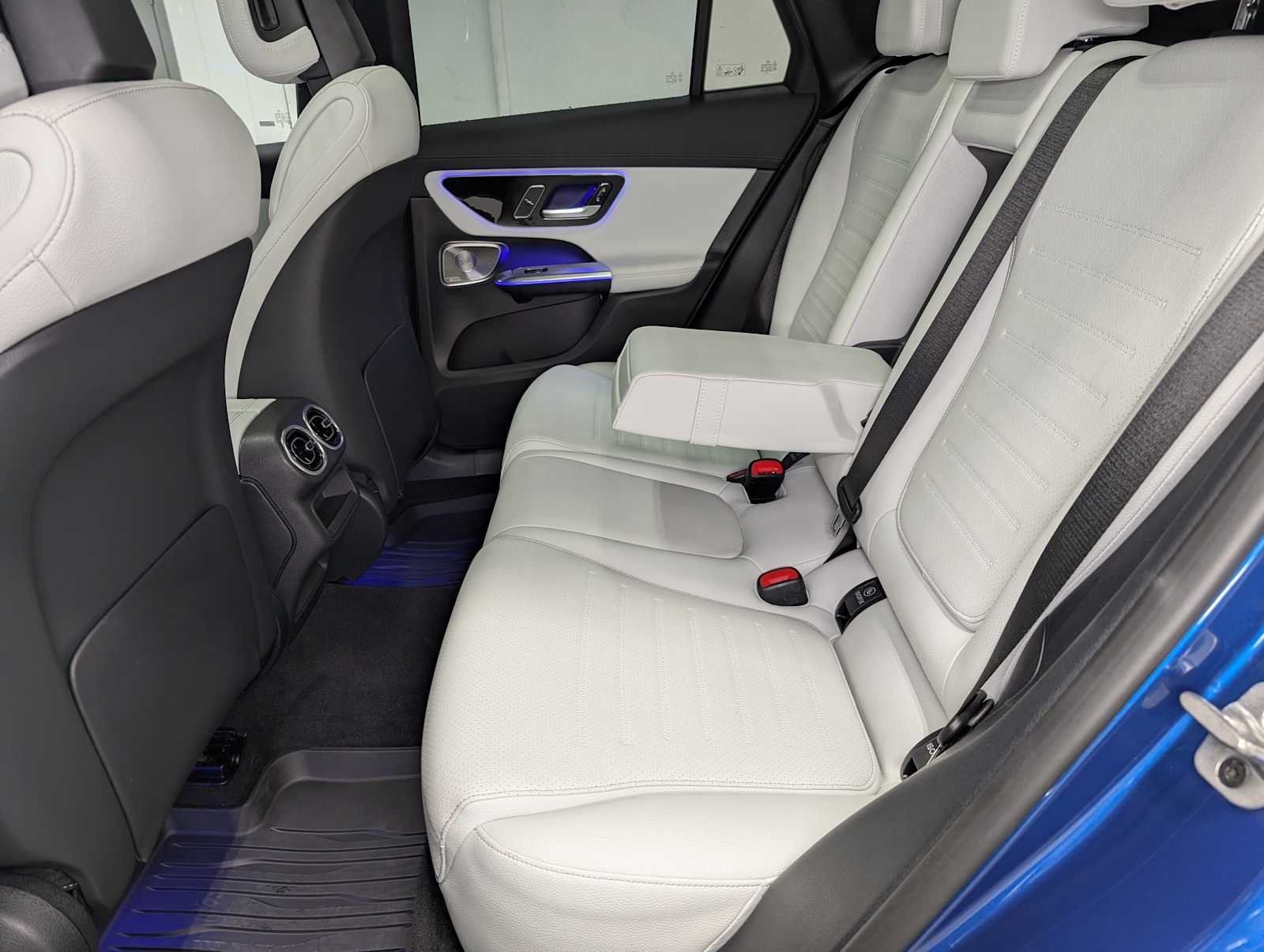 Used 2026 Starling Blue Metallic Mercedes-Benz GLC 300 image 22
