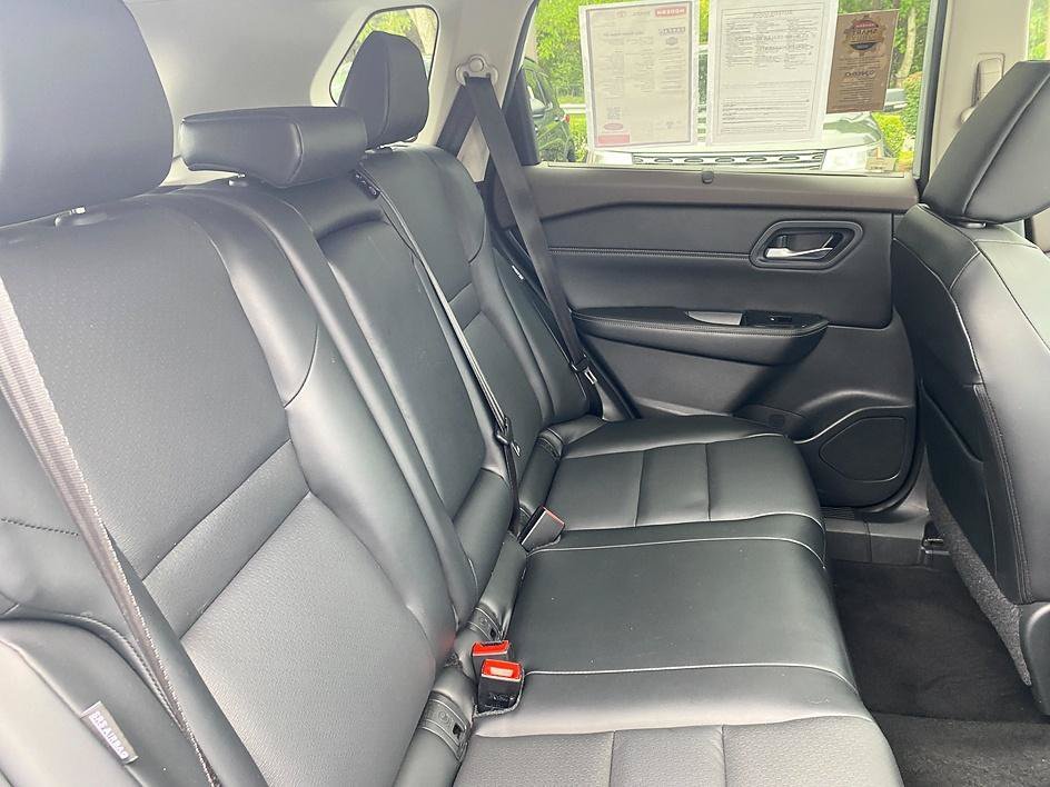 Used 2022 Brilliant Silver Metallic Nissan SV image 26