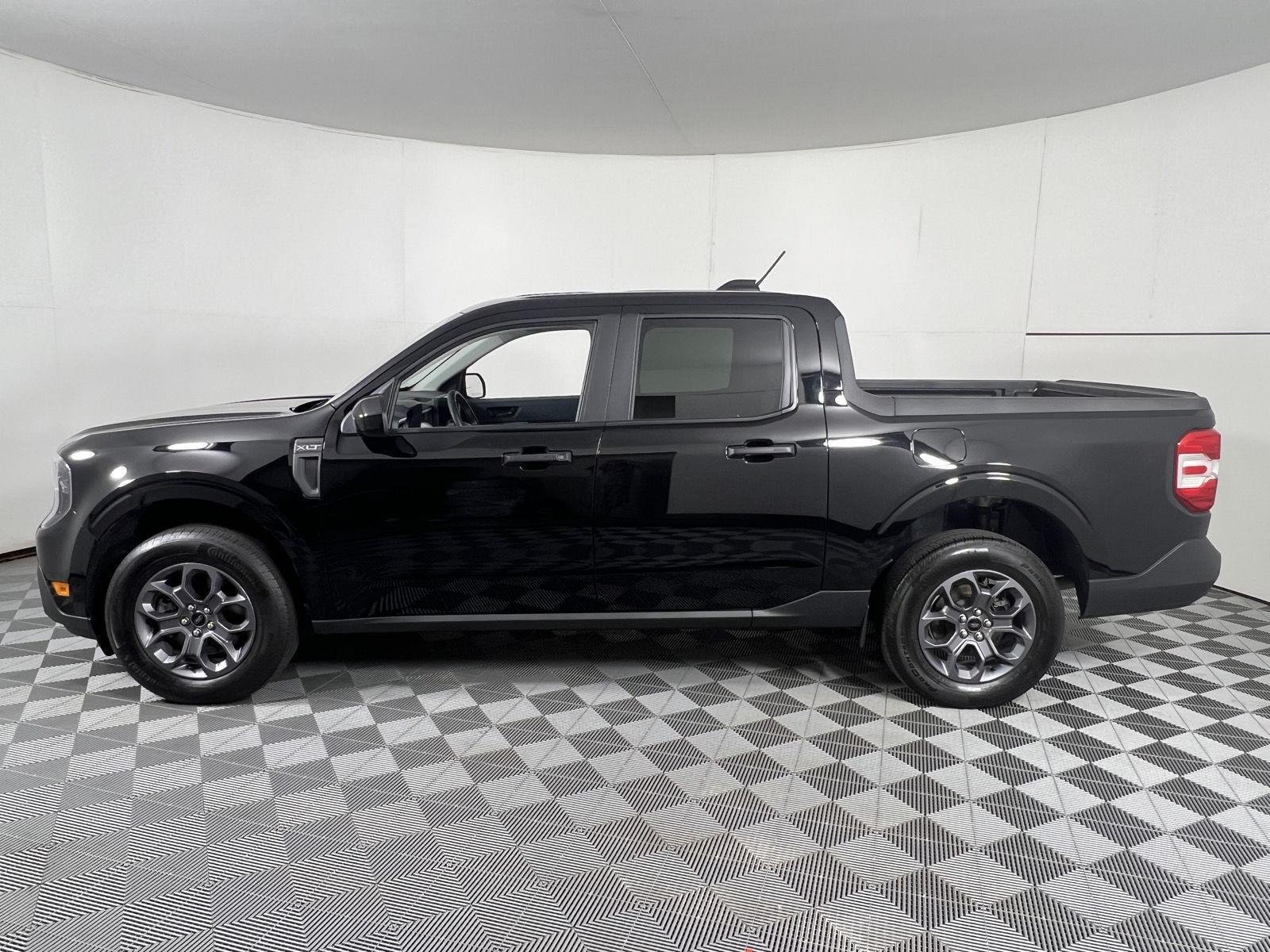 Used 2025 Shadow Black Ford XLT image 7