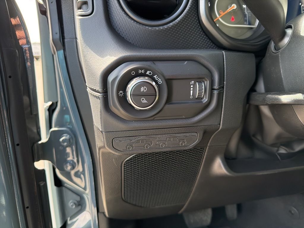 New 2026 Anvil Clear-Coat Exterior Paint Jeep Rubicon X image 18