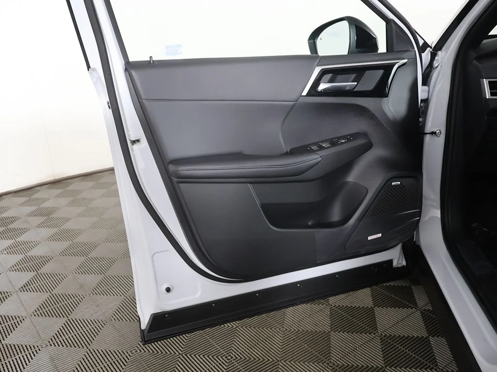 New 2026 White Mitsubishi LE 1.5T S-AWC image 22