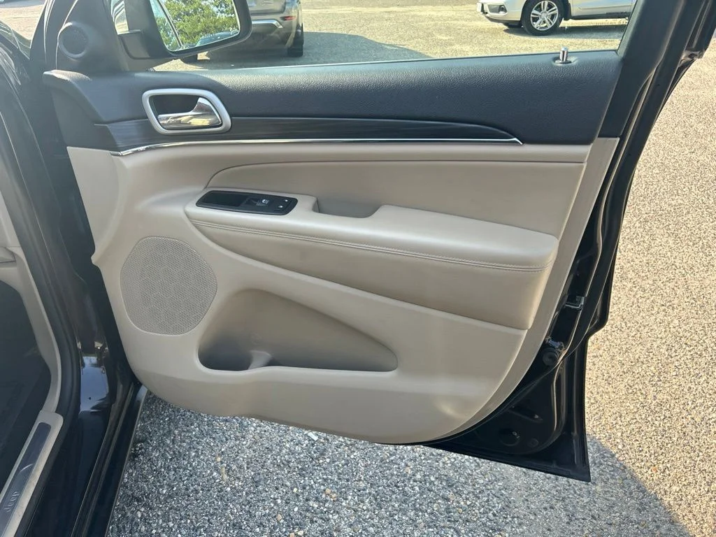 Used 2019 Red Jeep Limited image 24