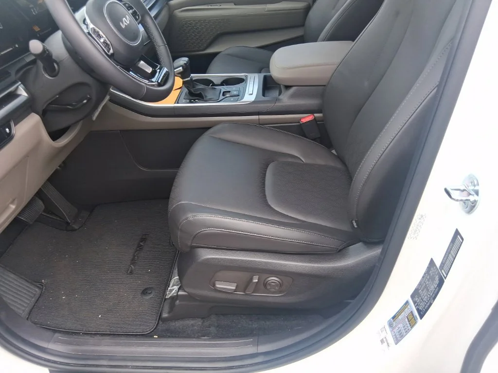 Used 2026 White Kia LXS image 13