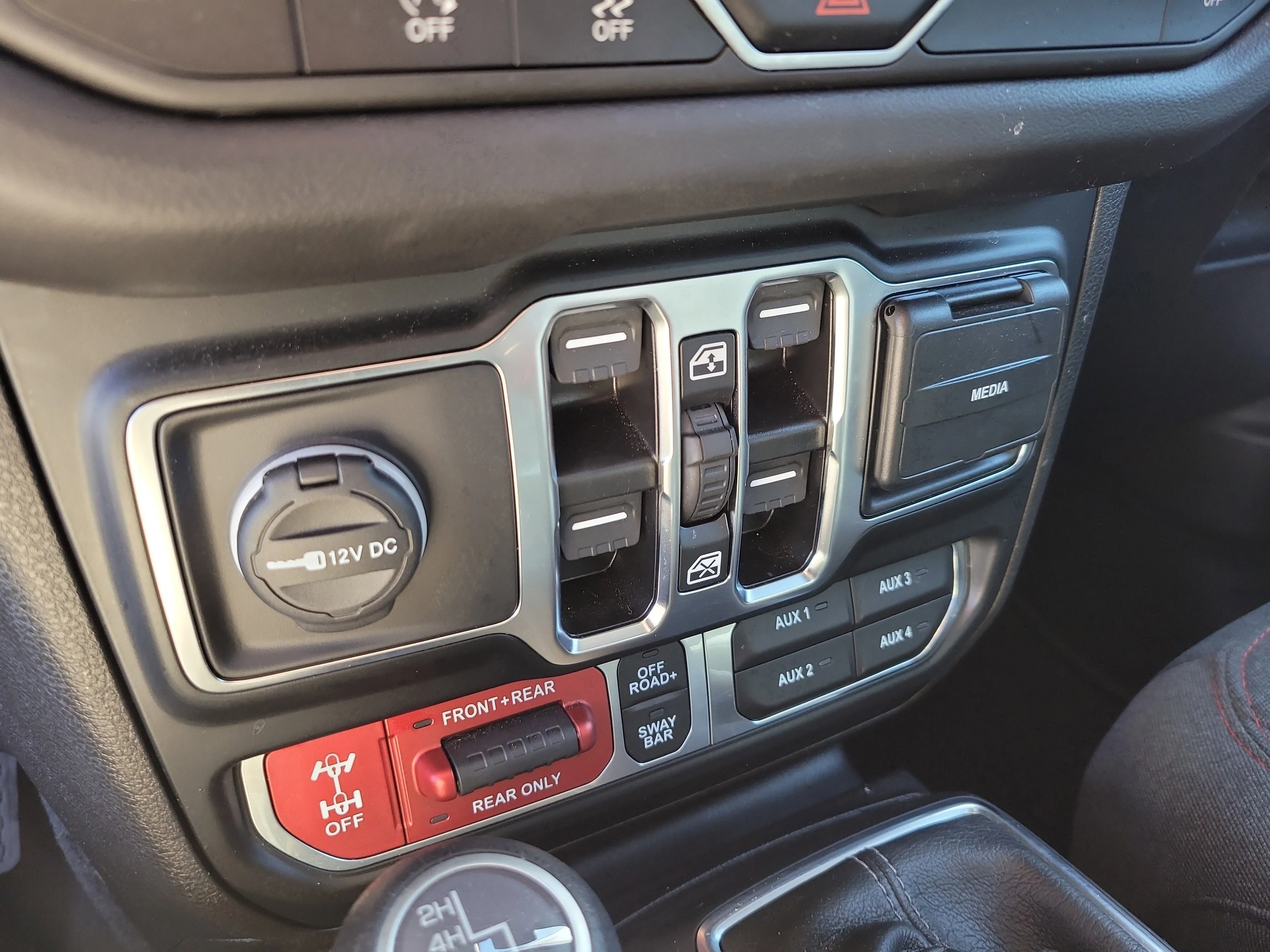 Used 2024 Bright White Clearcoat Jeep Rubicon image 23
