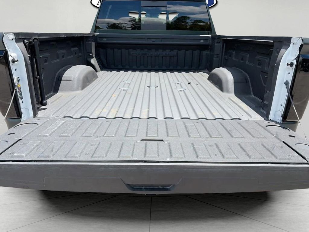 Used 2024 White GMC Denali image 7