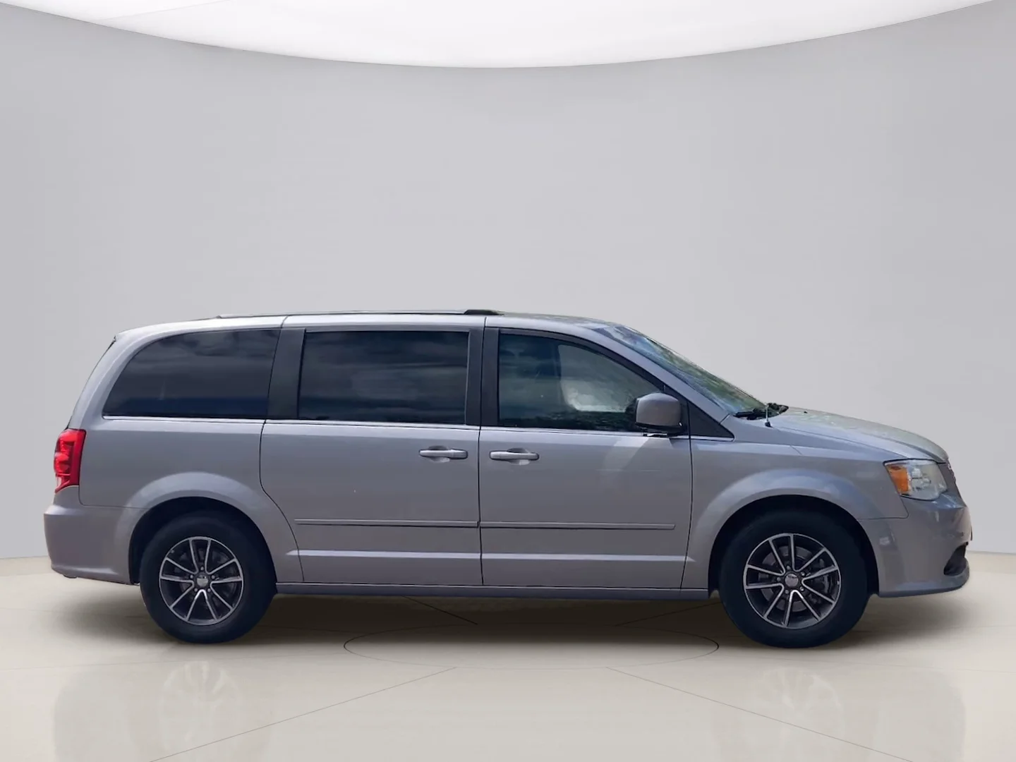 Used 2017 Silver Dodge SXT image 6