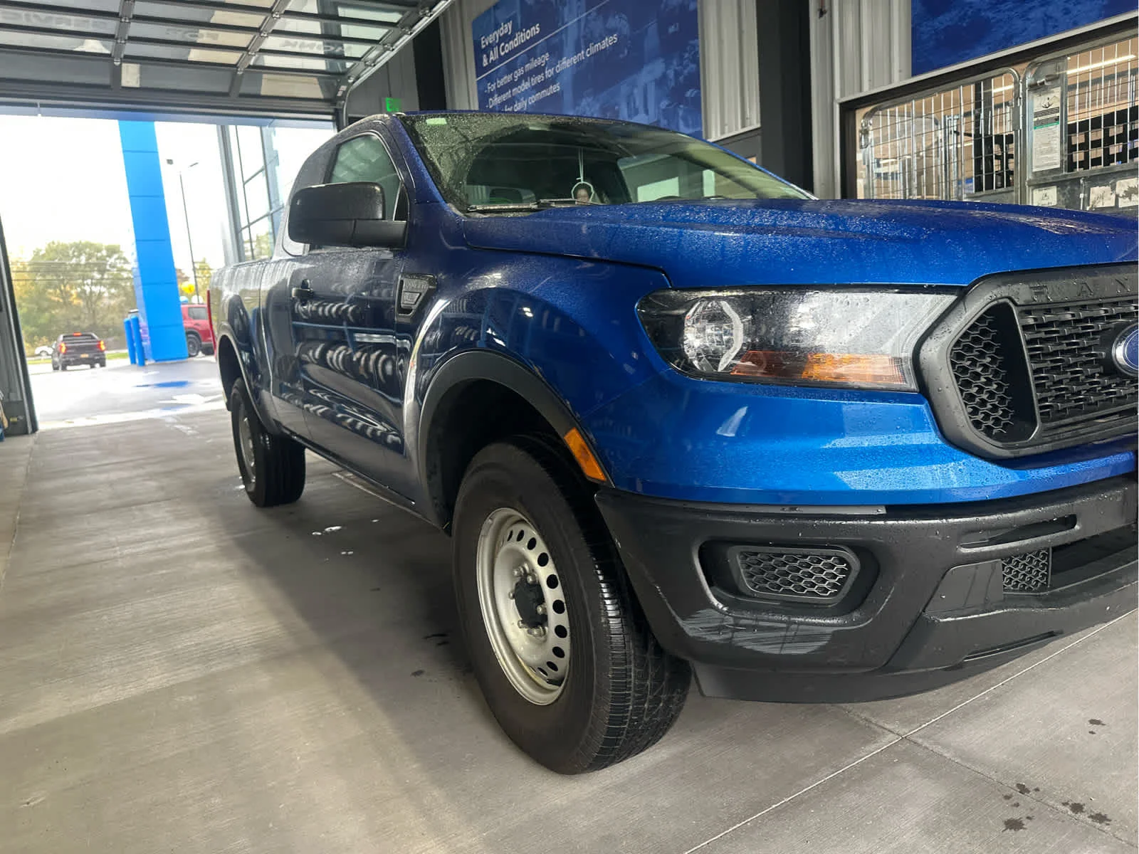 Used 2020 Lightning Blue Metallic Ford XL image 3