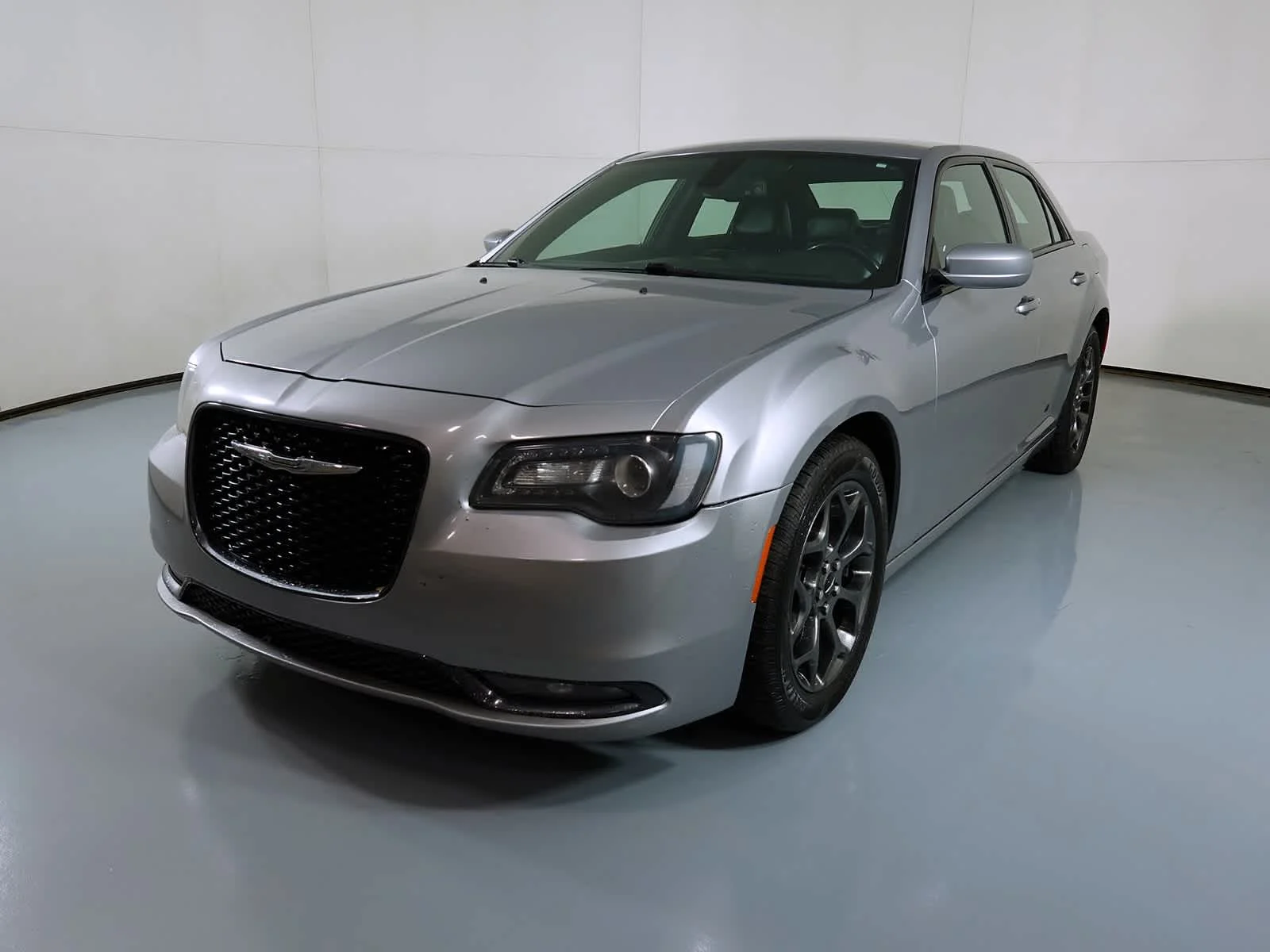 Used 2017 Billet Silver Metallic Clearcoat Chrysler 300S image 8