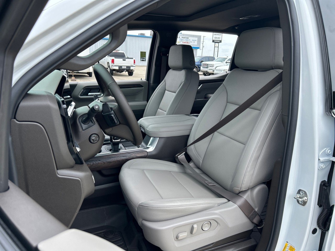 2026 GMC Sierra 1500 SLT - Photo 17