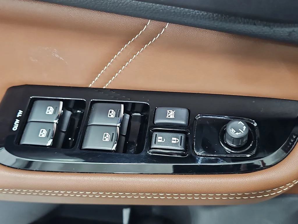 Used 2019 White Subaru 2.5i image 30