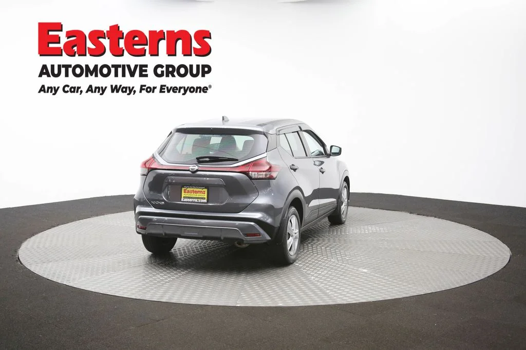 Used 2022 Silver Ford SE image 39