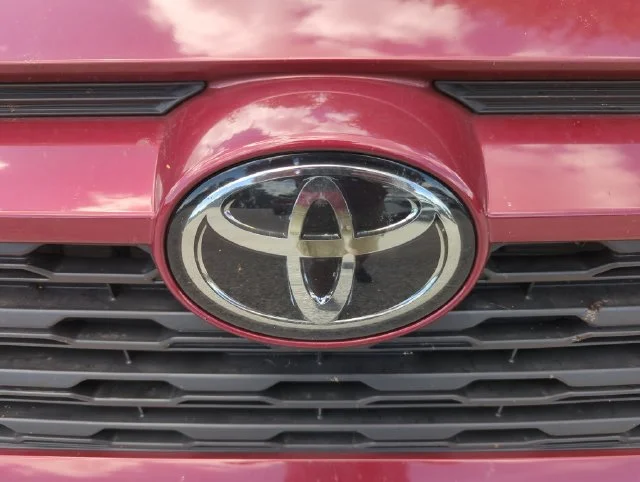 Used 2025 Red Toyota XLE image 5
