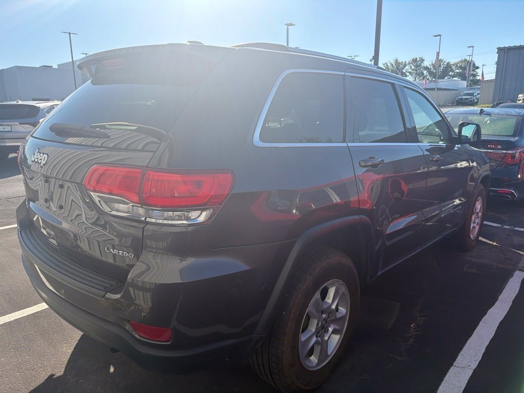 Used 2017 Gray Jeep Laredo image 4