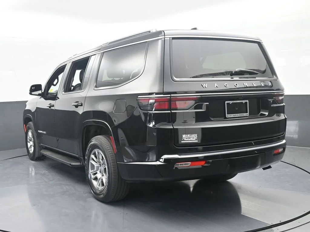 Used 2023 Diamond Black Crystal Pearlcoat Jeep Base image 3