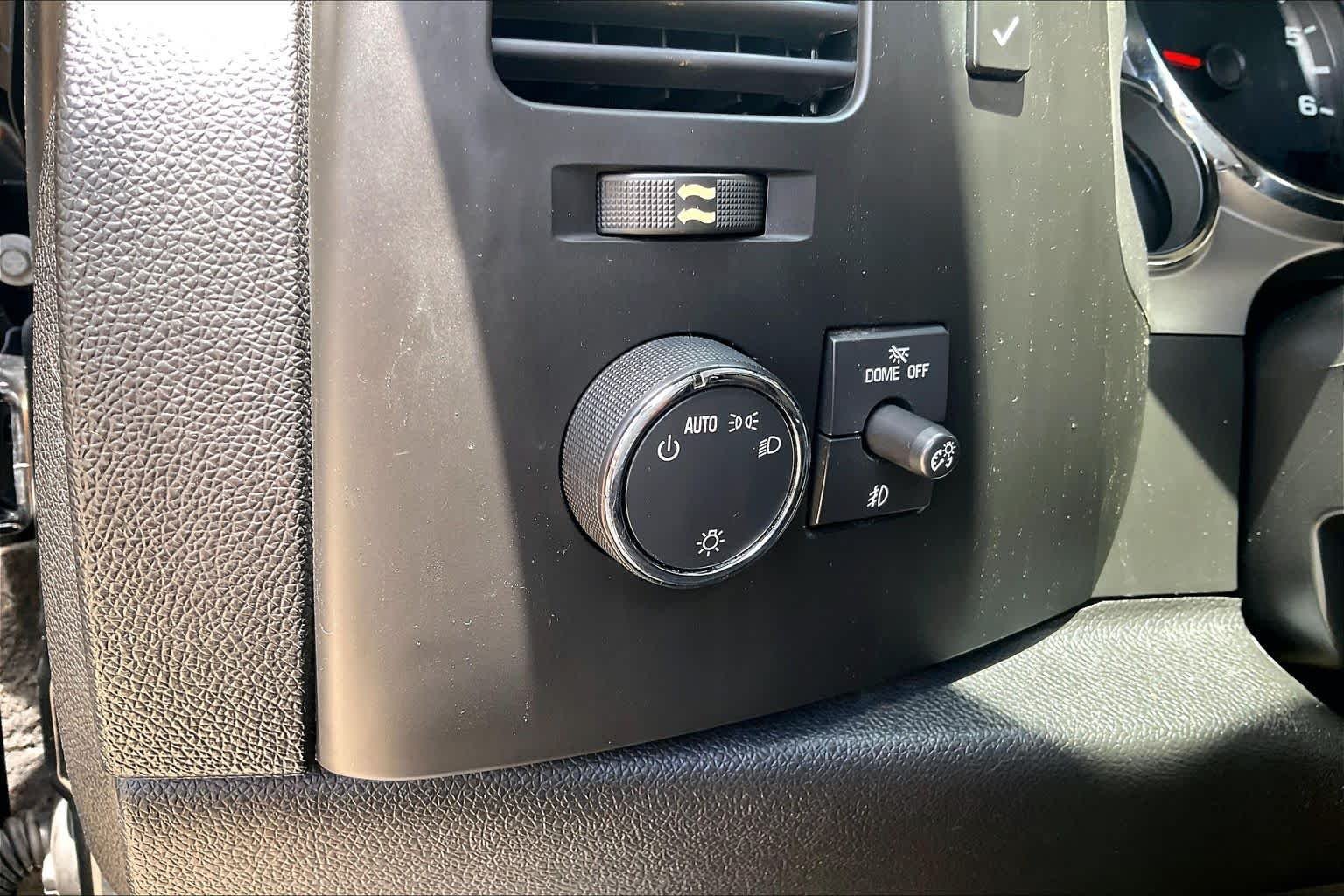Used 2011 BLACK Chevrolet LT image 13