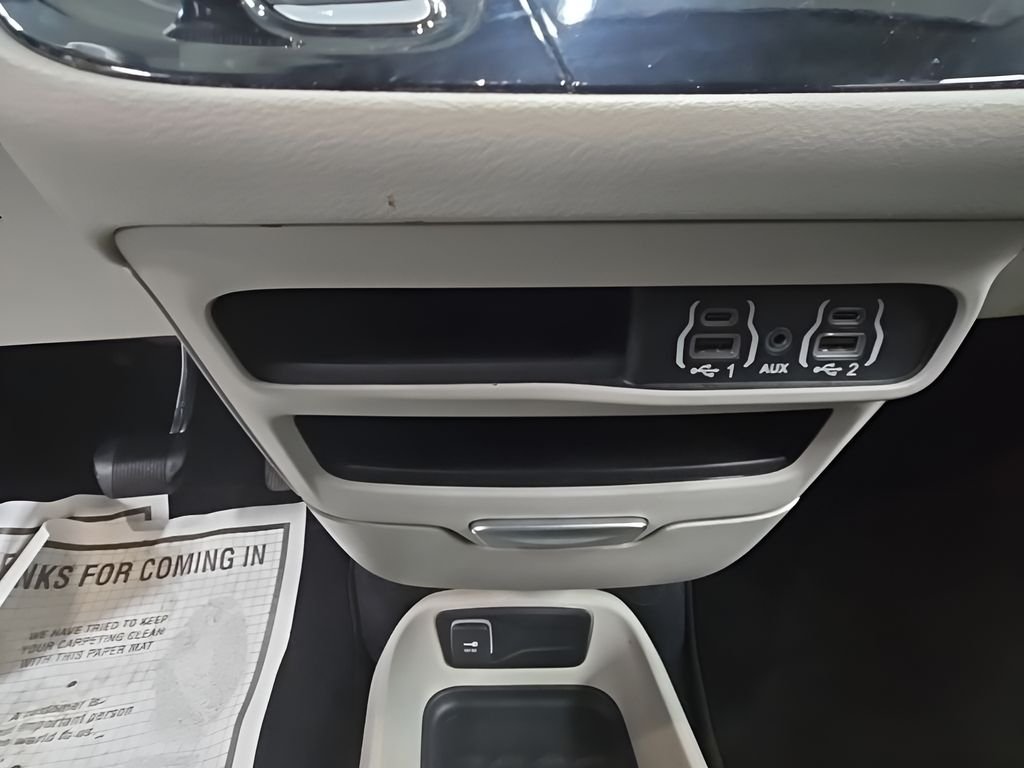 Used 2022 White Chrysler LX image 33