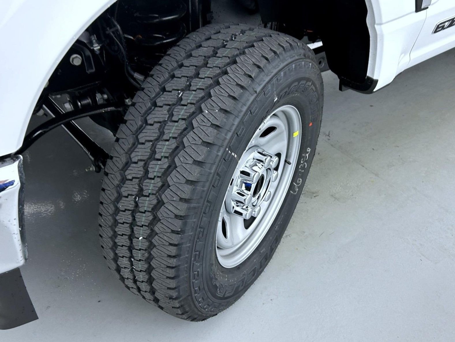 New 2026 Oxford White Ford XL image 23