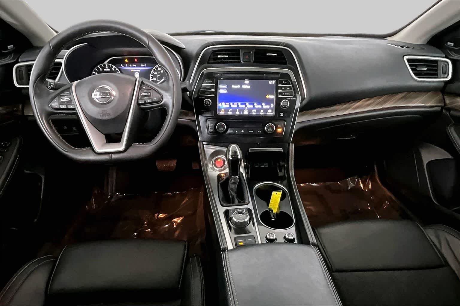 Used 2018 Brilliant Silver Nissan Platinum image 16