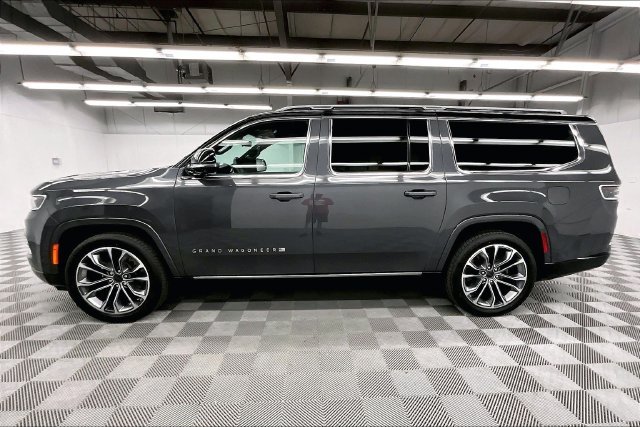 Used 2025 Baltic Gray Metallic Clearcoat Jeep Series III image 14