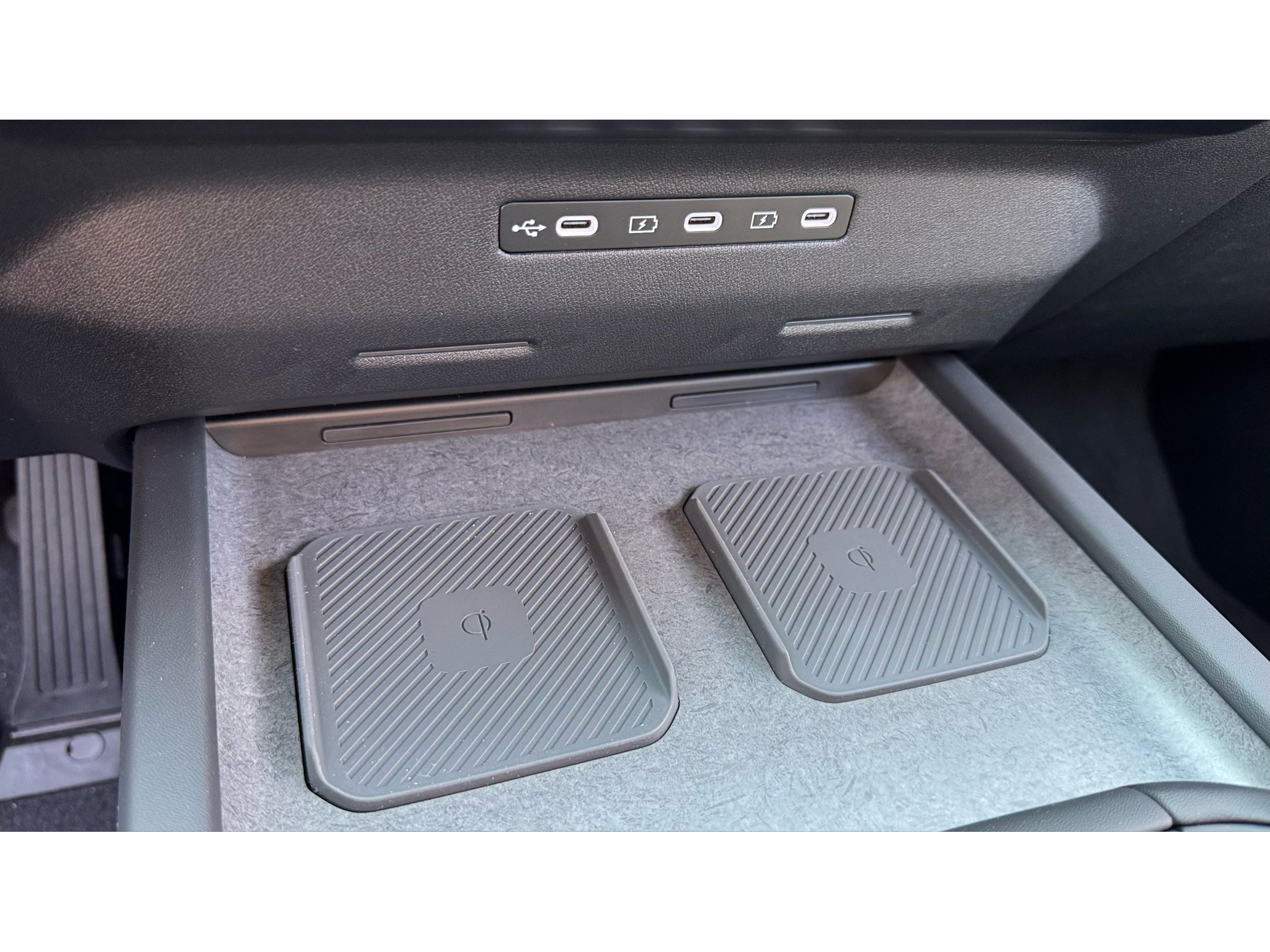 New 2027 Glacial White Pearl Kia EX image 22