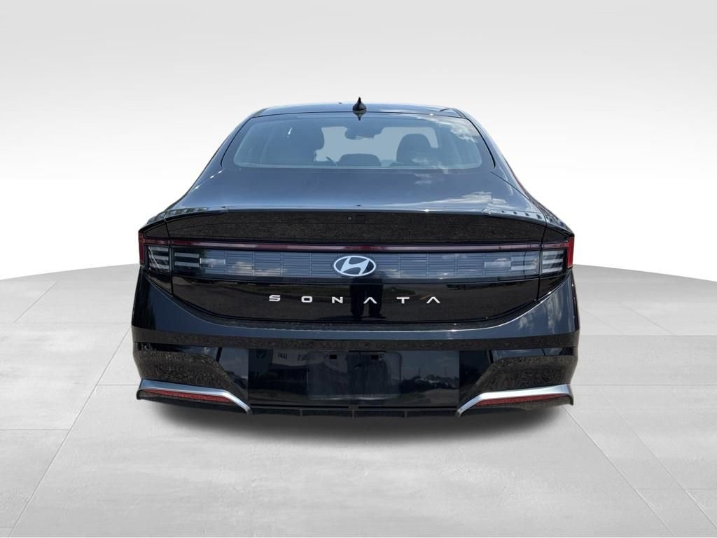 Used 2024 Black Hyundai SEL image 4