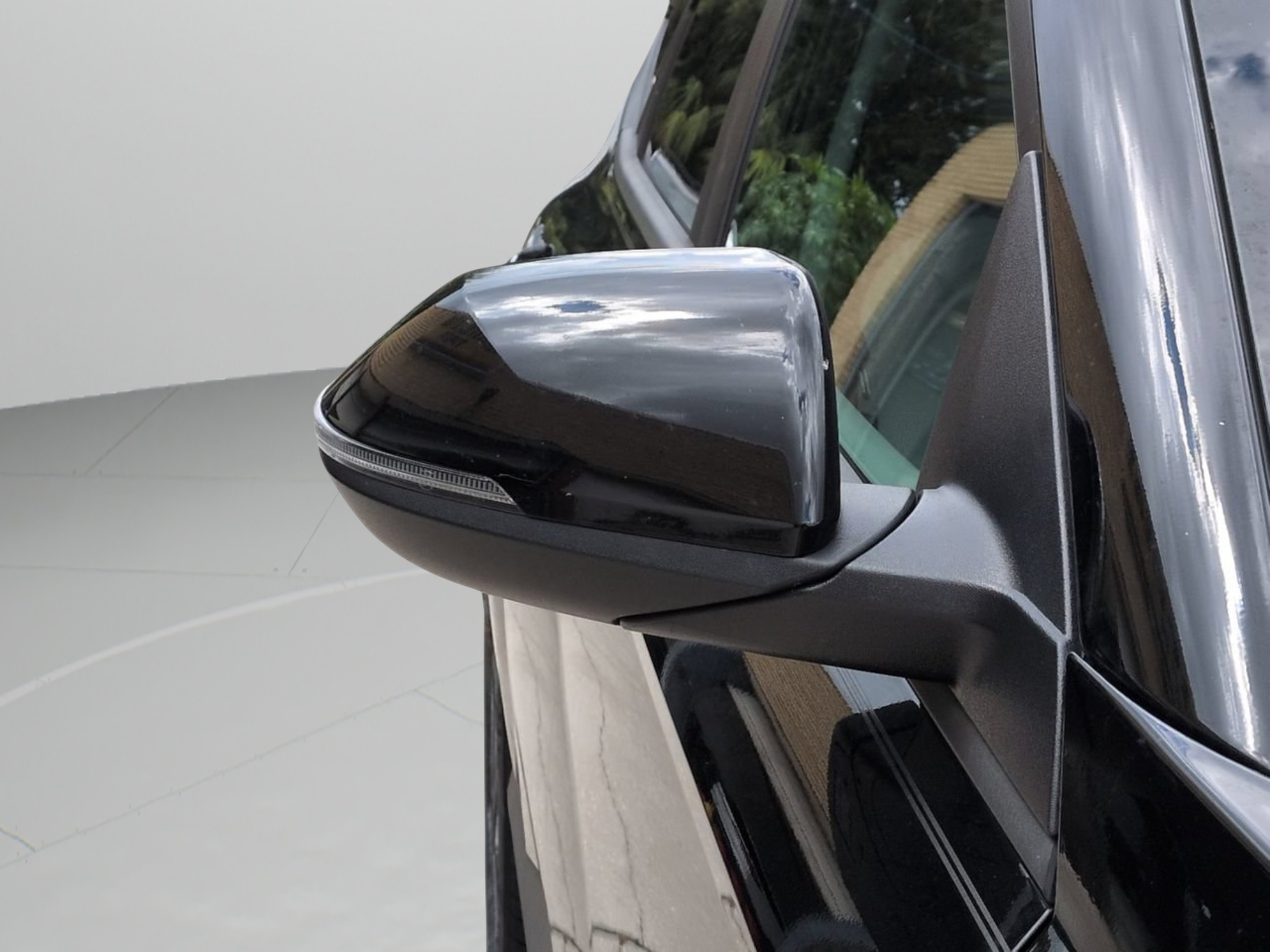 Used 2025 Abyss Black Pearl Hyundai SEL image 29