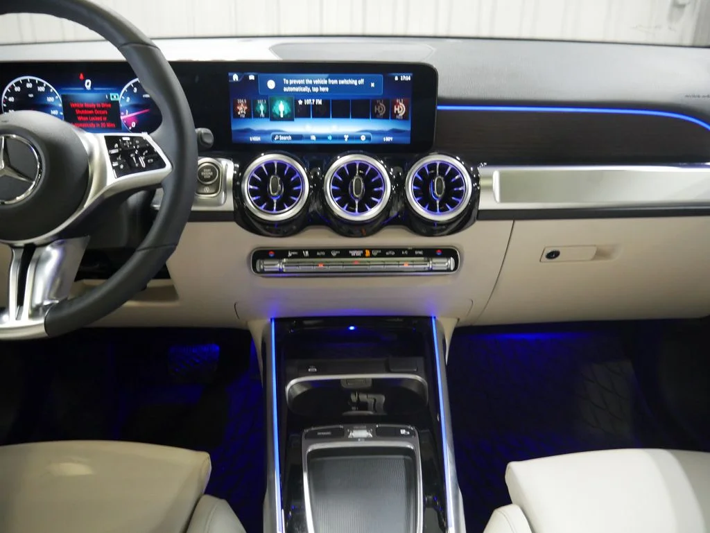 New 2026 Polar White Mercedes-Benz GLB 250 image 39