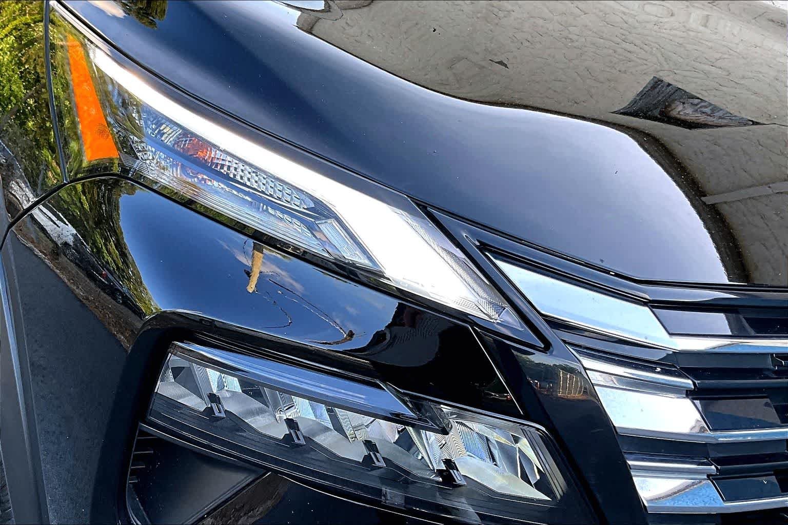 Used 2024 Super Black Nissan SV image 28