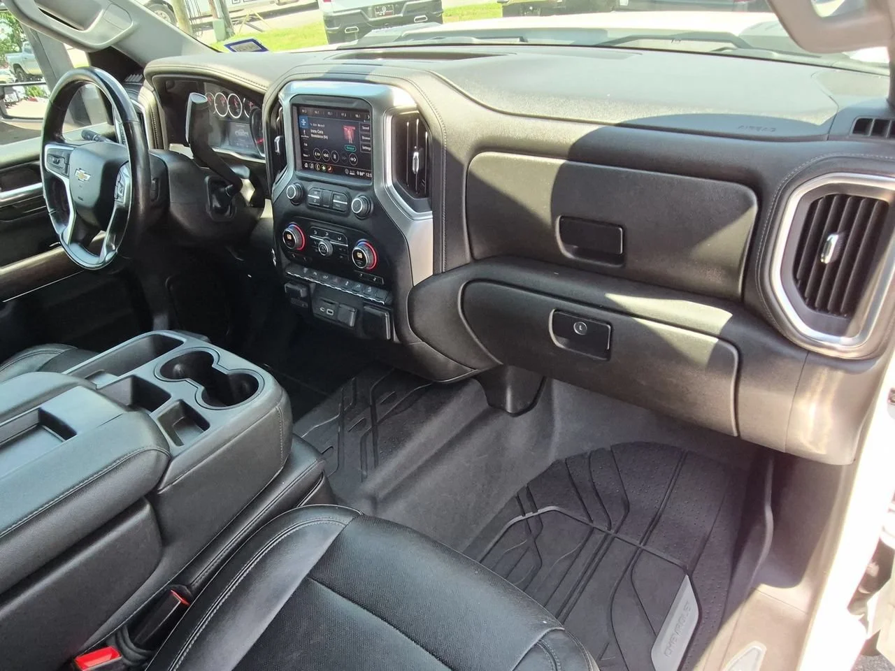 Used 2020 SUMMIT WHITE Chevrolet LTZ image 27