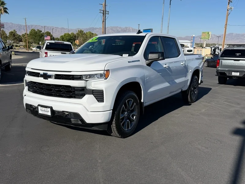 Used 2024 Summit White Chevrolet RST image 7