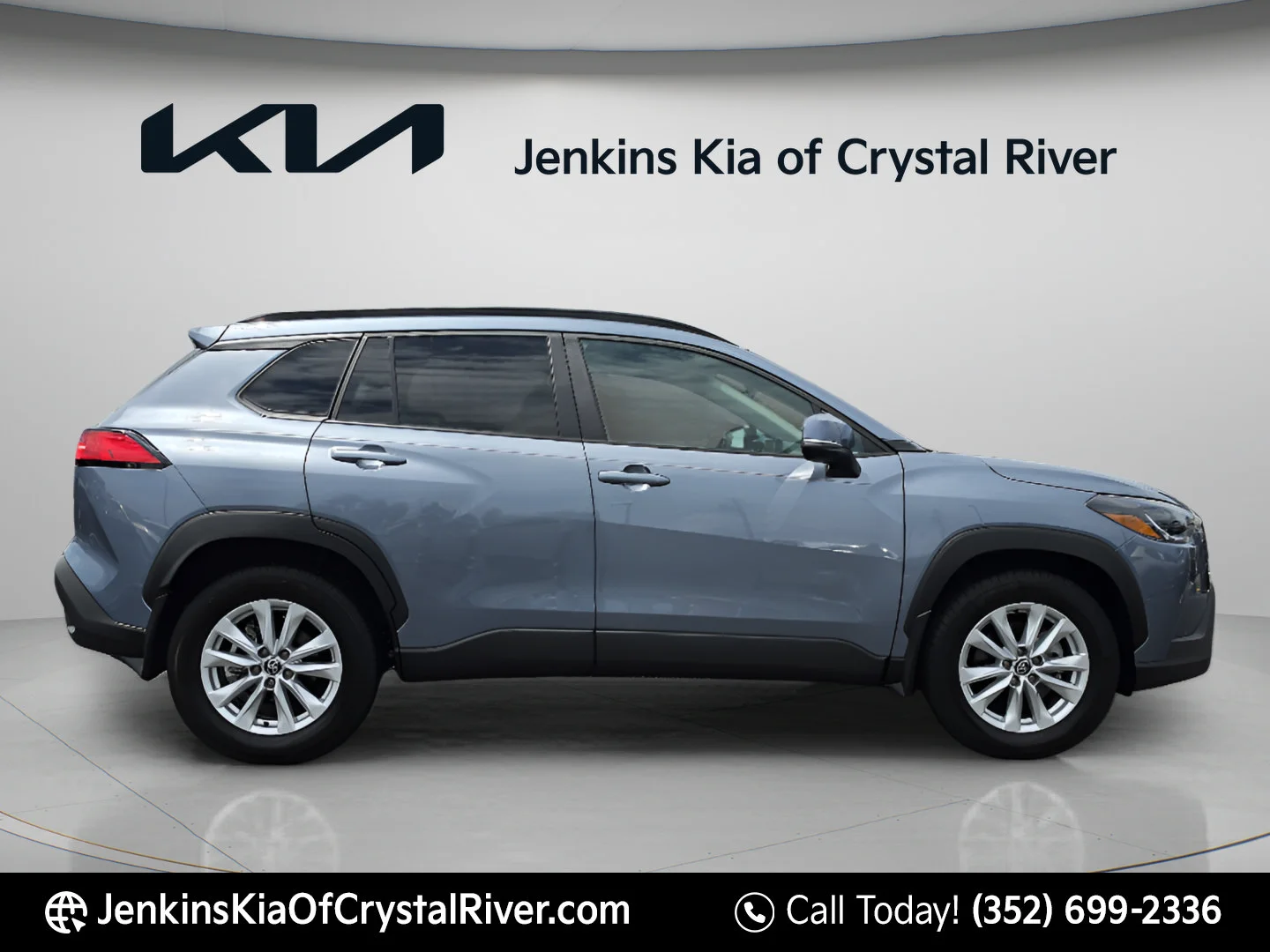 Used 2023 Celestite Toyota LE image 3