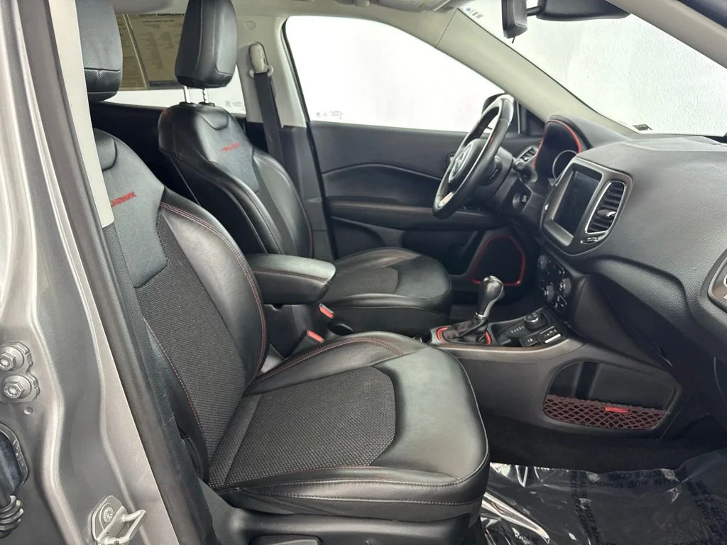 Used 2019 Silver Jeep Trailhawk image 22