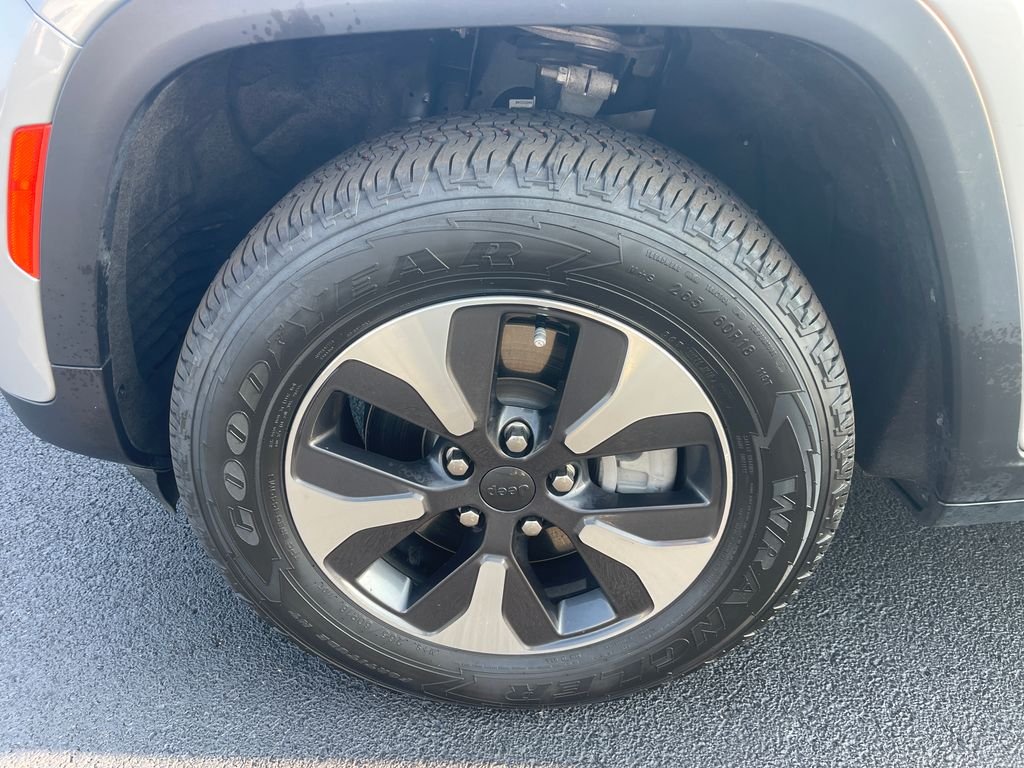 Used 2024 Silver Jeep 4xe image 10