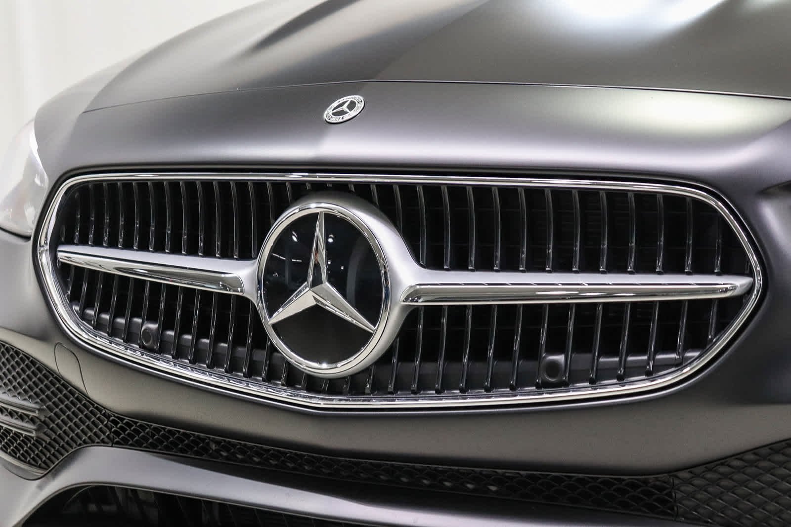 New 2026 MANUFAKTUR exclusive graphite grey magno Mercedes-Benz C 300 image 13
