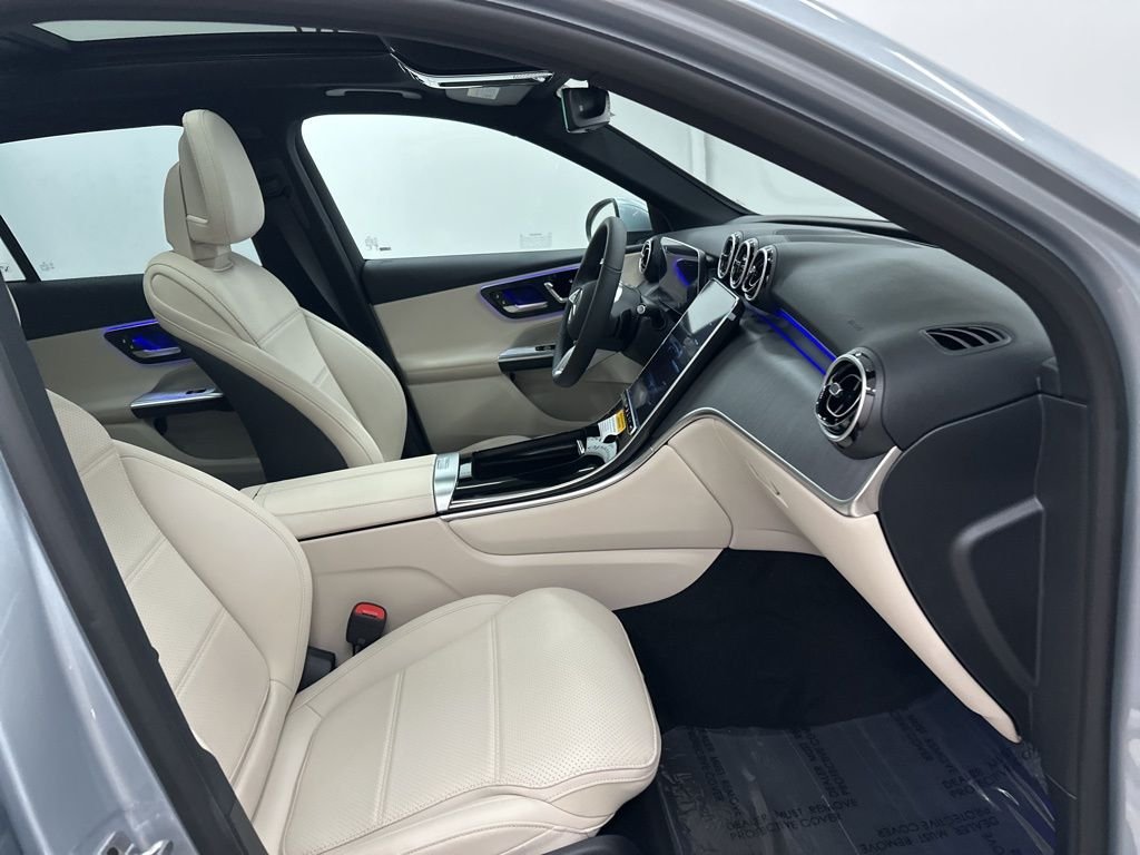 Used 2026 Silver Mercedes-Benz GLC 300 image 27