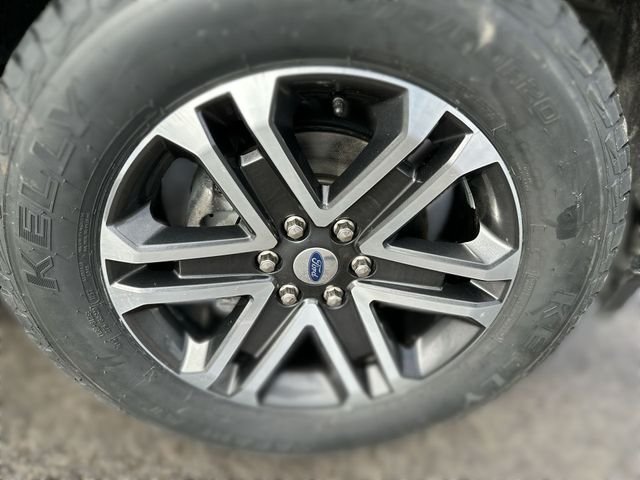 Used 2023  Ford XL image 19