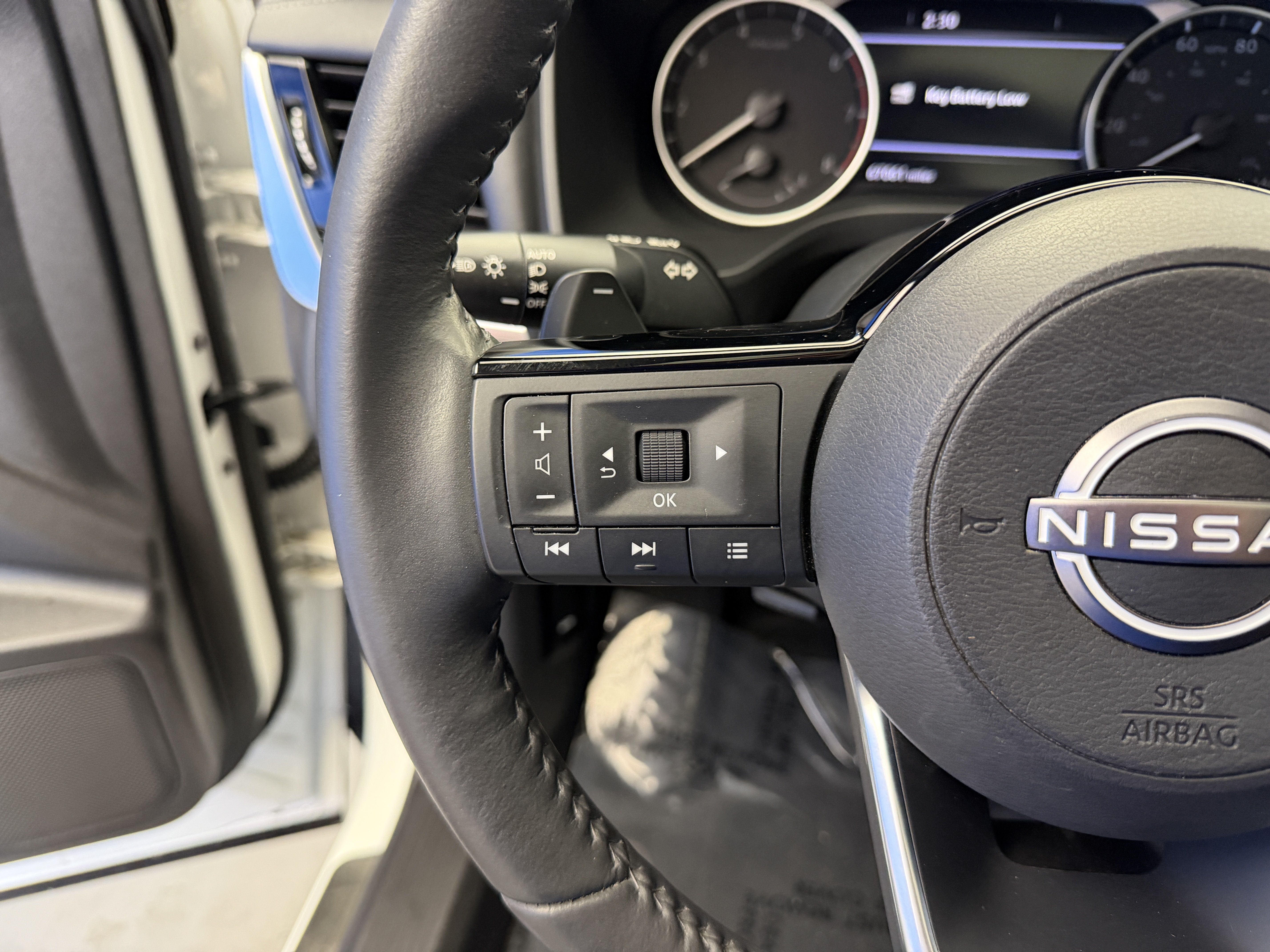 Used 2023 White Nissan SL Intelligent AWD image 15