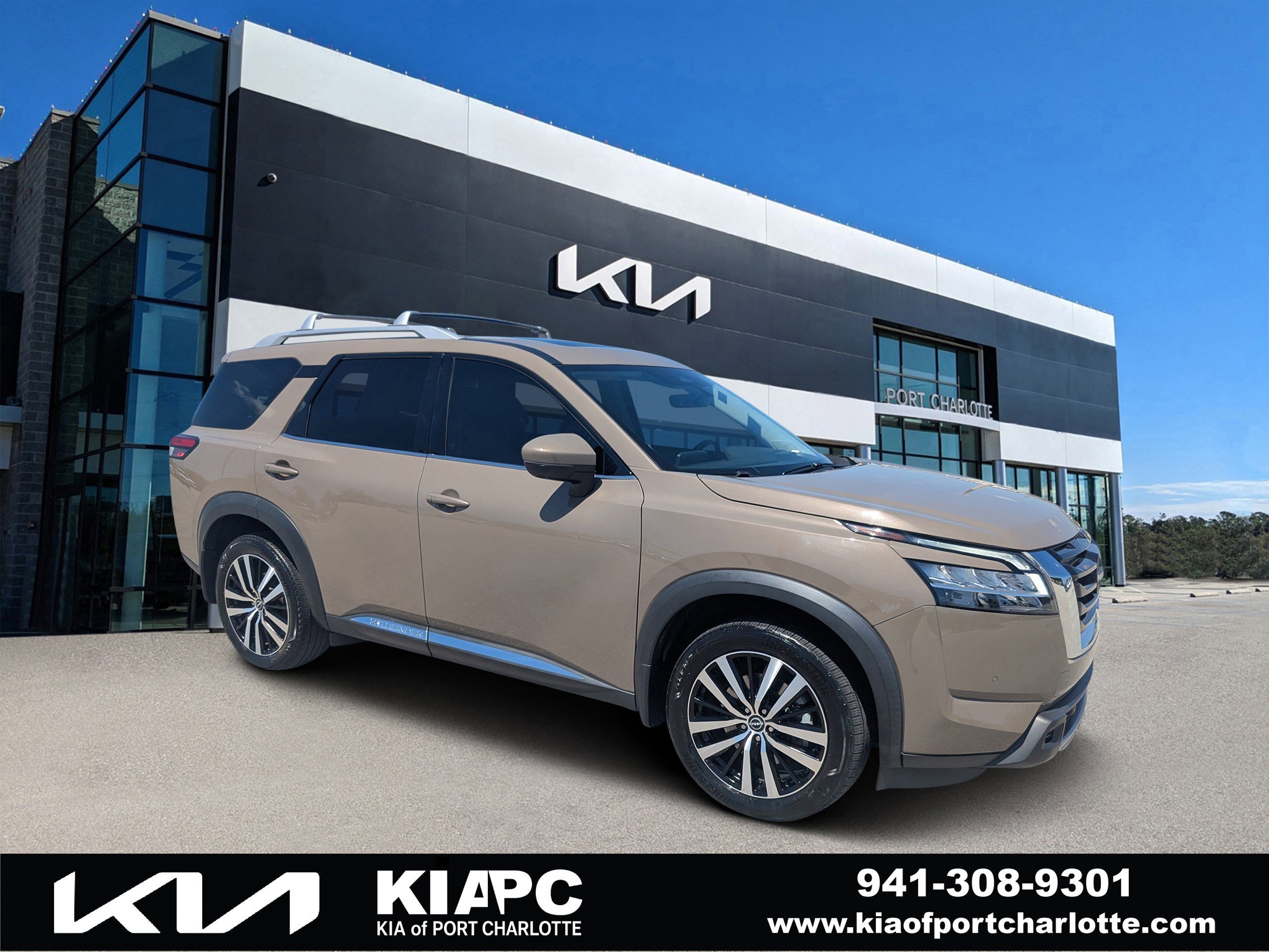 2024 Nissan Pathfinder Platinum 2WD's photo
