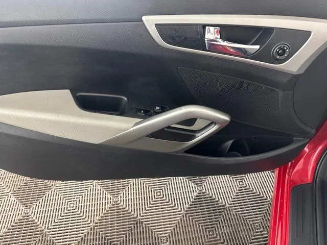 Used 2014 Red Hyundai Base image 22