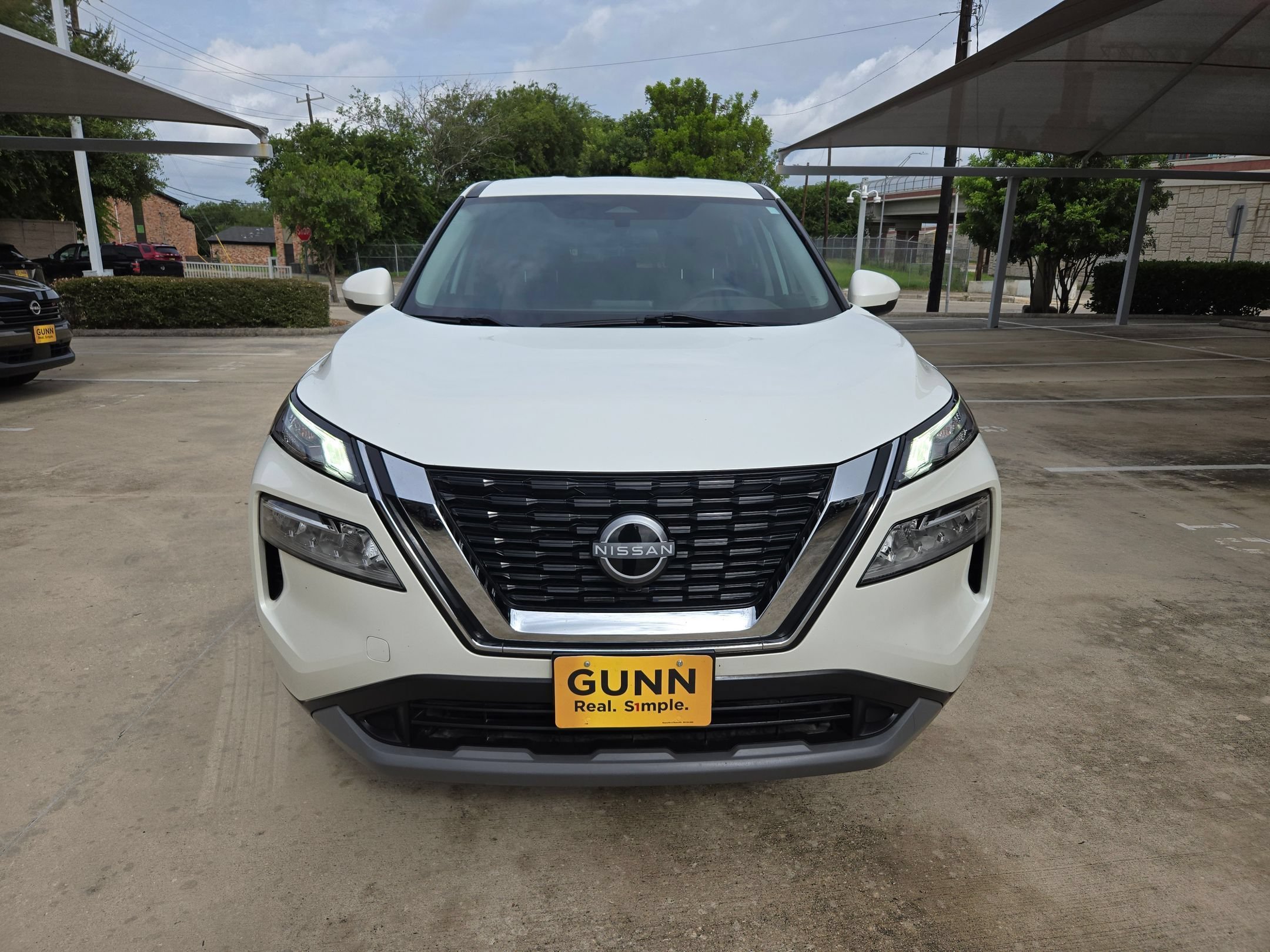 Used 2022 Pearl White Tricoat Nissan SV image 8