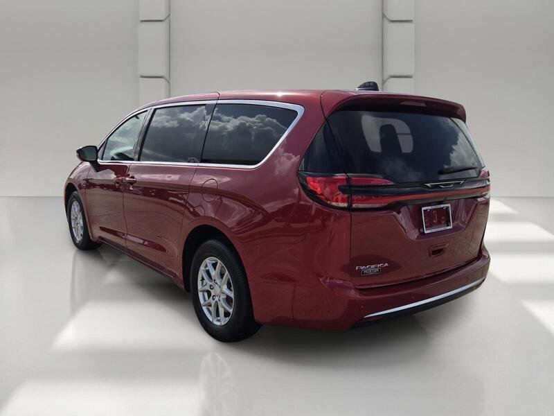 New 2027 Red Hot Pearl-Coat Exterior Paint Chrysler SELECT FWD image 3