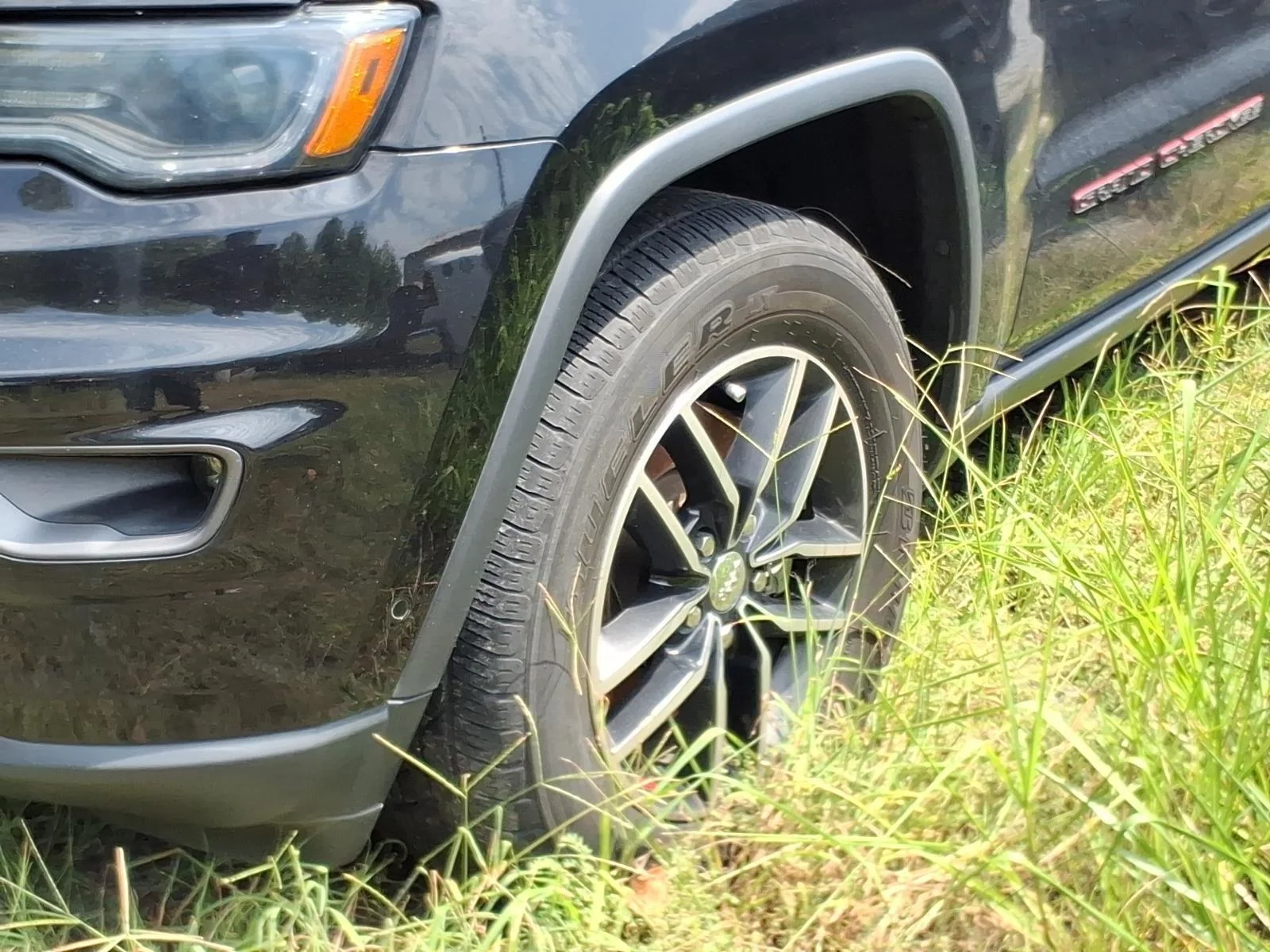 Used 2018 Diamond Black Crystal Pearlcoat Jeep Trailhawk image 3