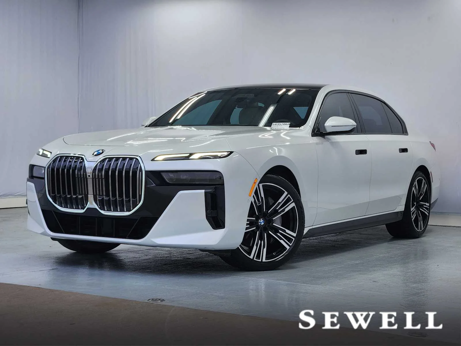 2023 BMW 7 Series 740i's photo