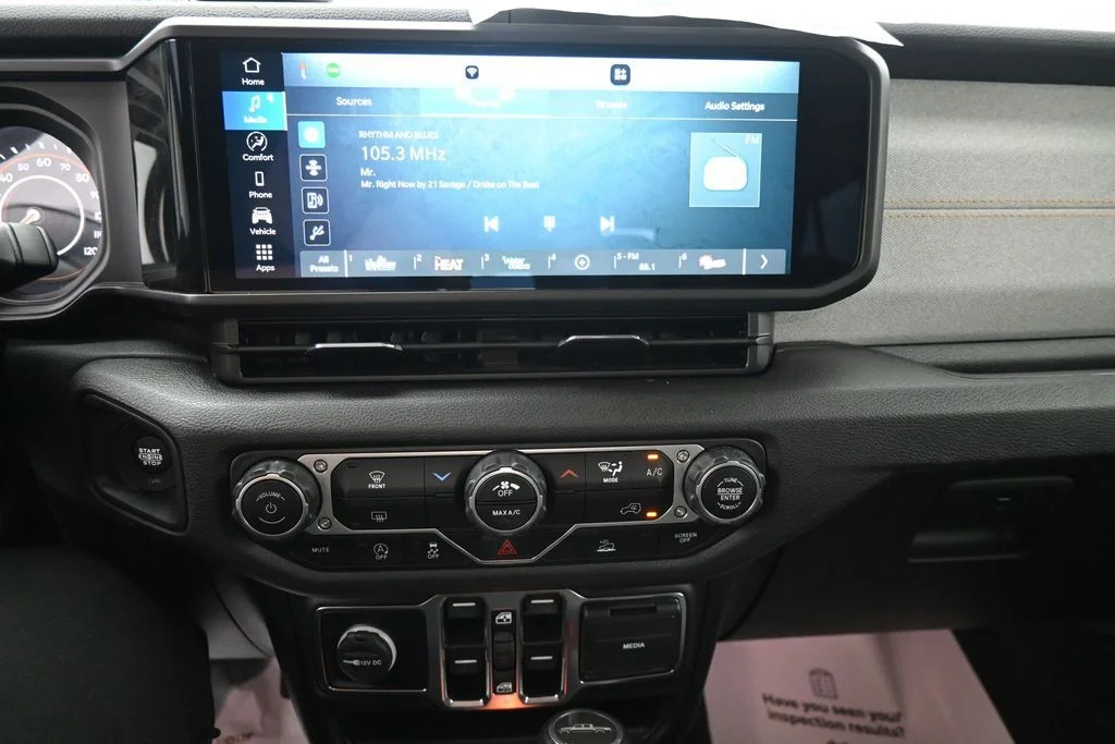 Used 2025 Gray Jeep Nighthawk image 19