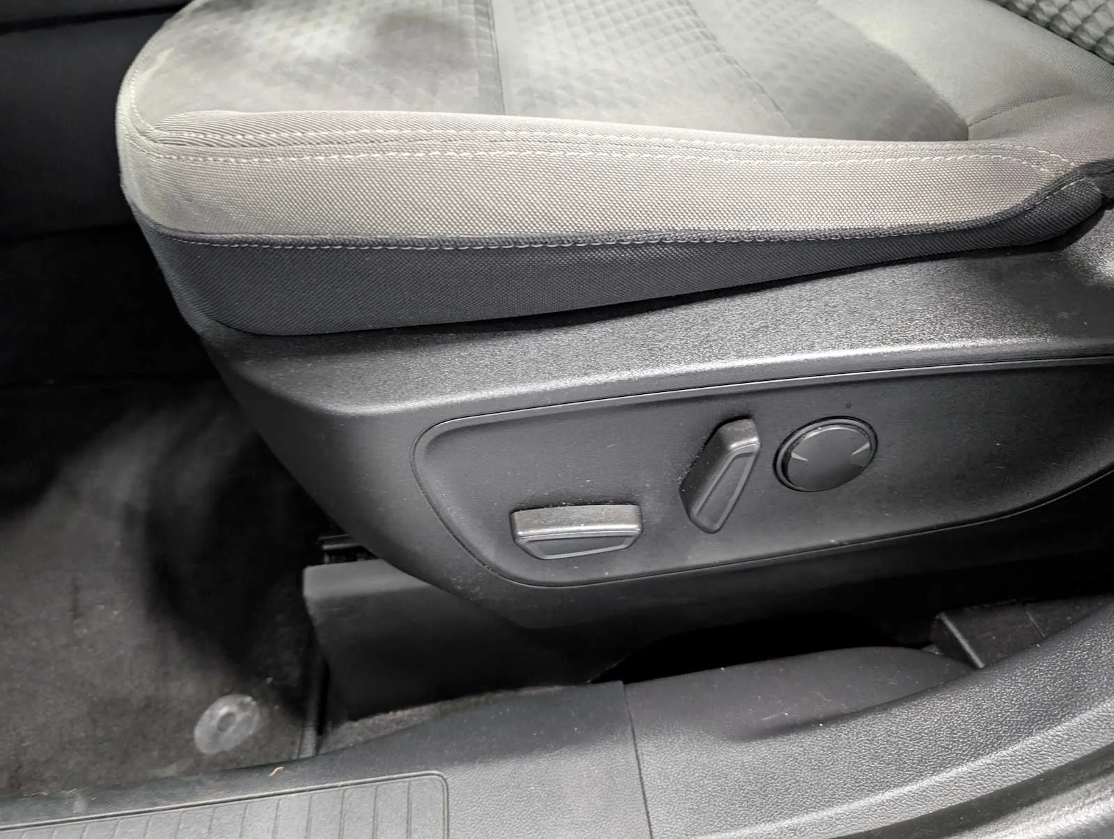 Used 2022 Carbonized Gray Metallic Ford SE image 37