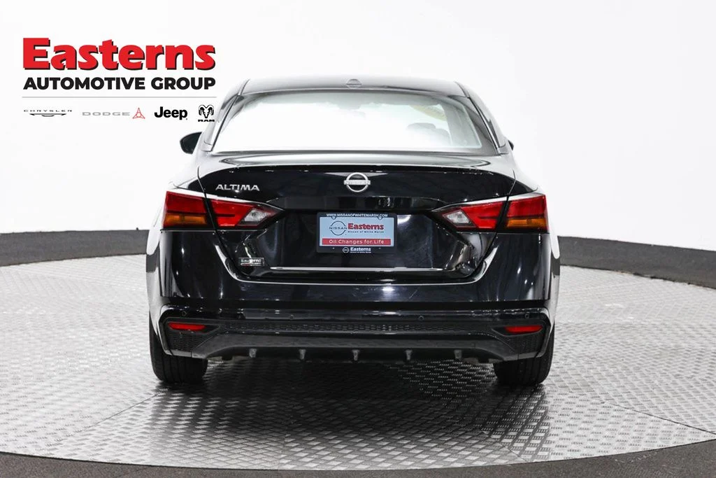 Used 2025 Black Nissan 2.5 SV image 6